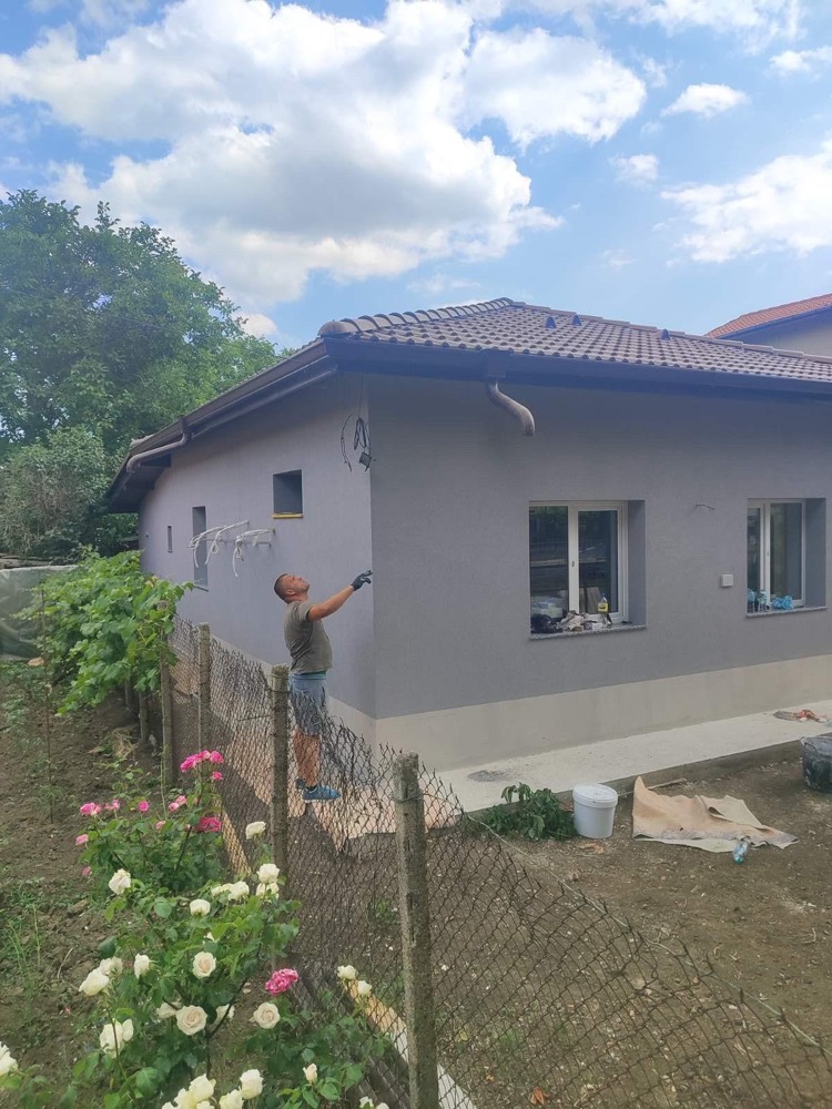 Pintura de fachada em moradia renovada